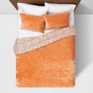King/ California King reversible comforter & shams